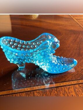 Fenton blue opalescent hobnail cat slipper